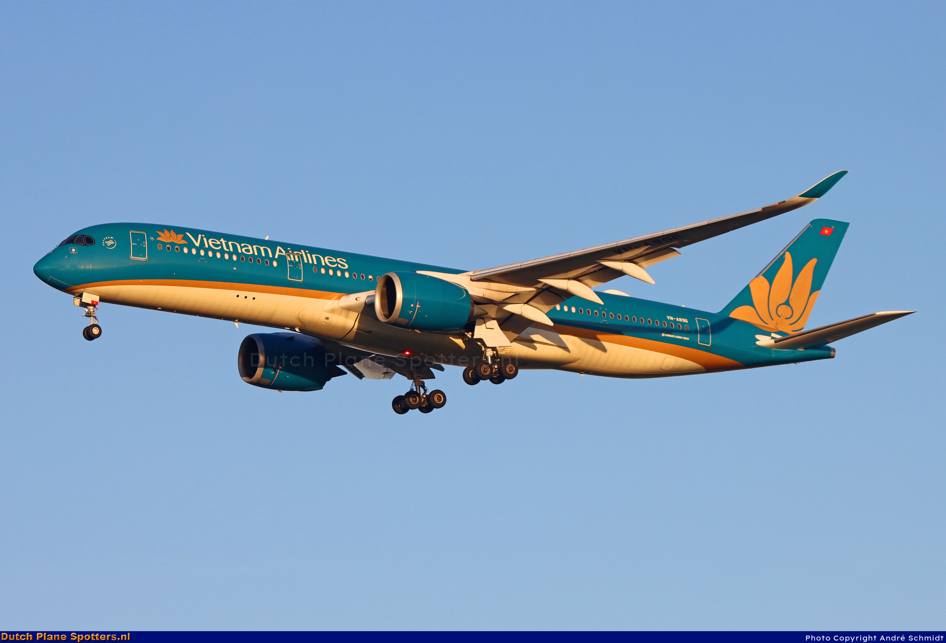 VN-A896 Airbus A350-900 Vietnam Airlines by André Schmidt