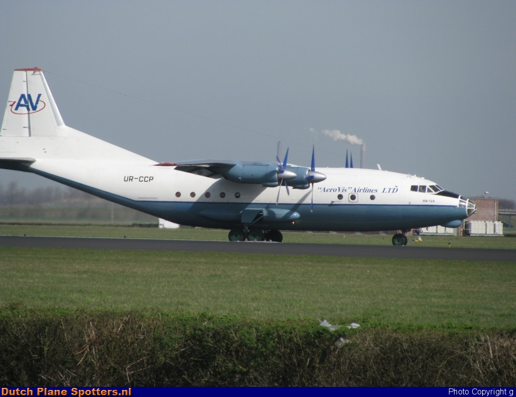 UR-CCP Antonov An-12 Aerovis Airlines by g