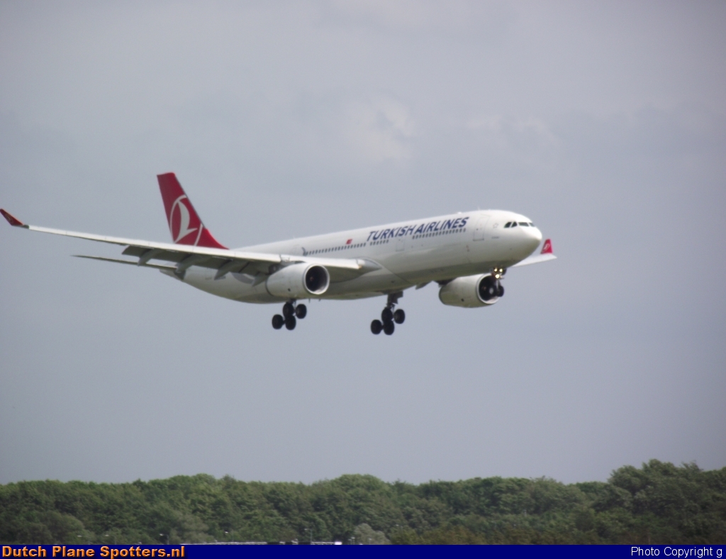 TC-JNI Airbus A330-300 Turkish Airlines by g