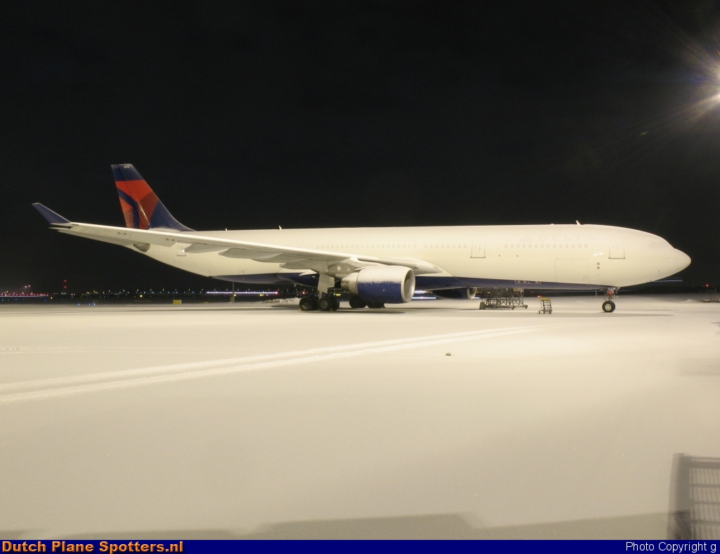 N818NW Airbus A330-300 Delta Airlines by g