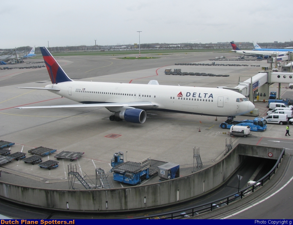 N1200K Boeing 767-300 Delta Airlines by g