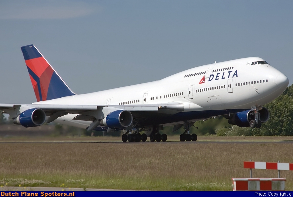 N6301NW Boeing 747-400 Delta Airlines by g