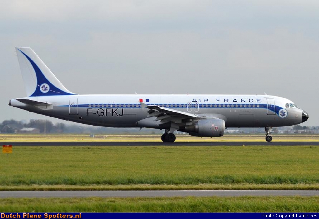 F-GFKJ Airbus A320 Air France by Peter Veerman