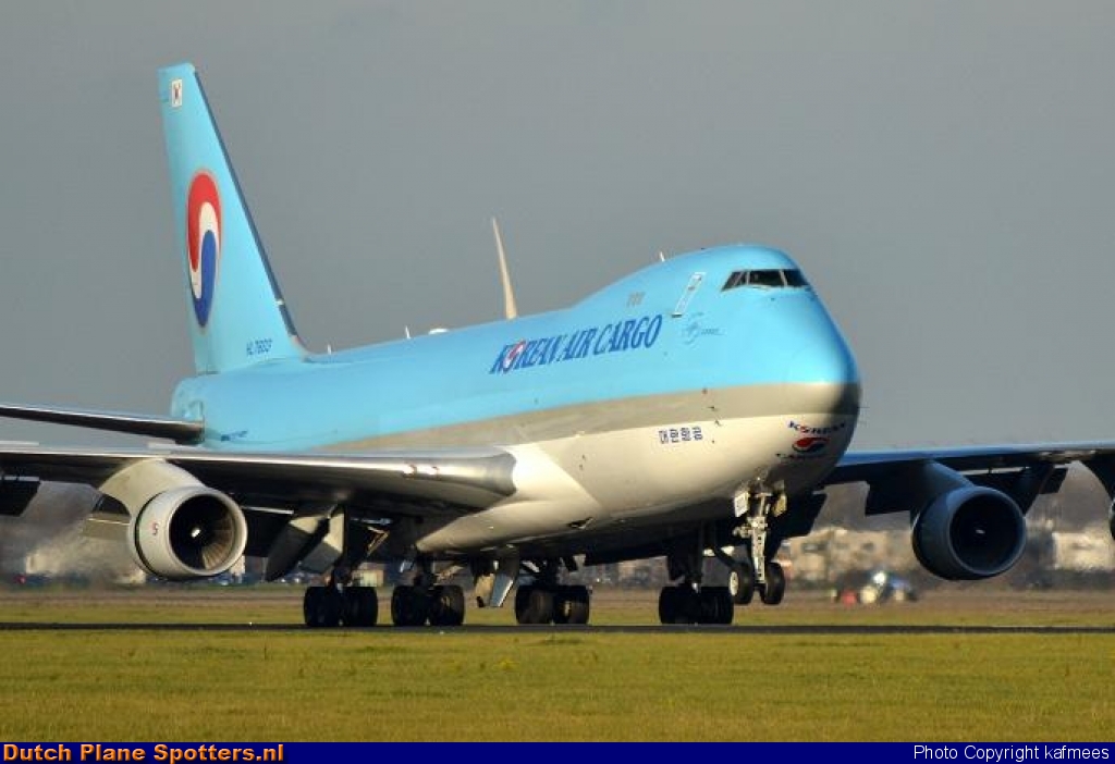 HL7603 Boeing 747-400 Korean Air Cargo by Peter Veerman