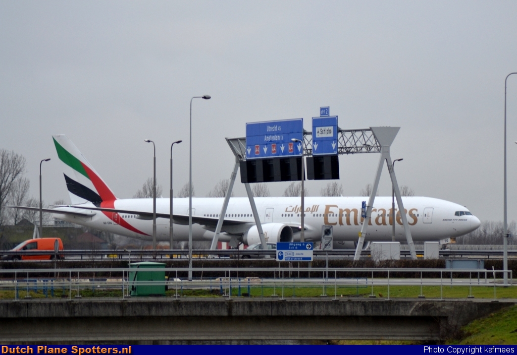 A6-EBQ Boeing 777-300 Emirates by Peter Veerman