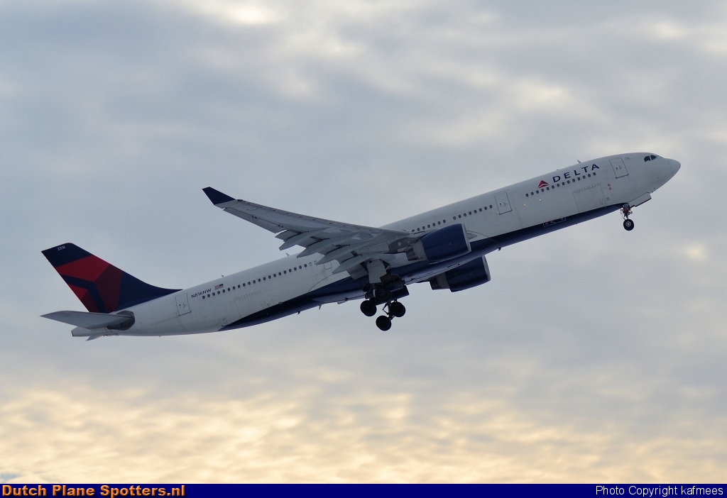 N816NW Airbus A330-300 Delta Airlines by Peter Veerman