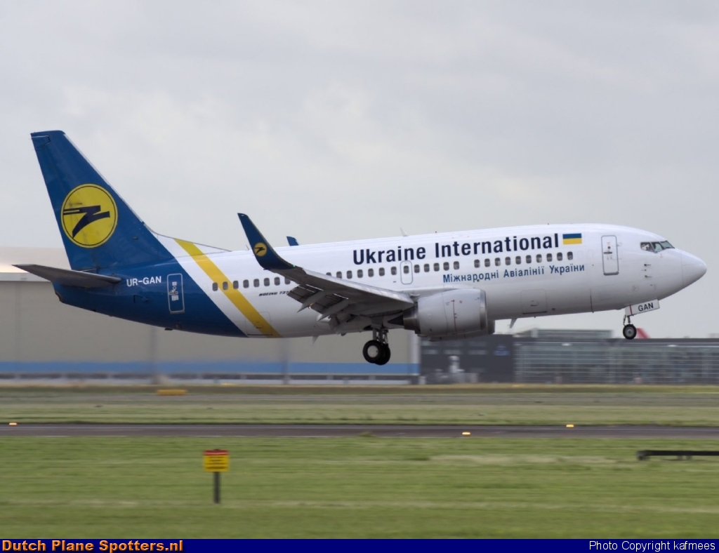 UR-GAN Boeing 737-300 Ukraine International Airlines by Peter Veerman