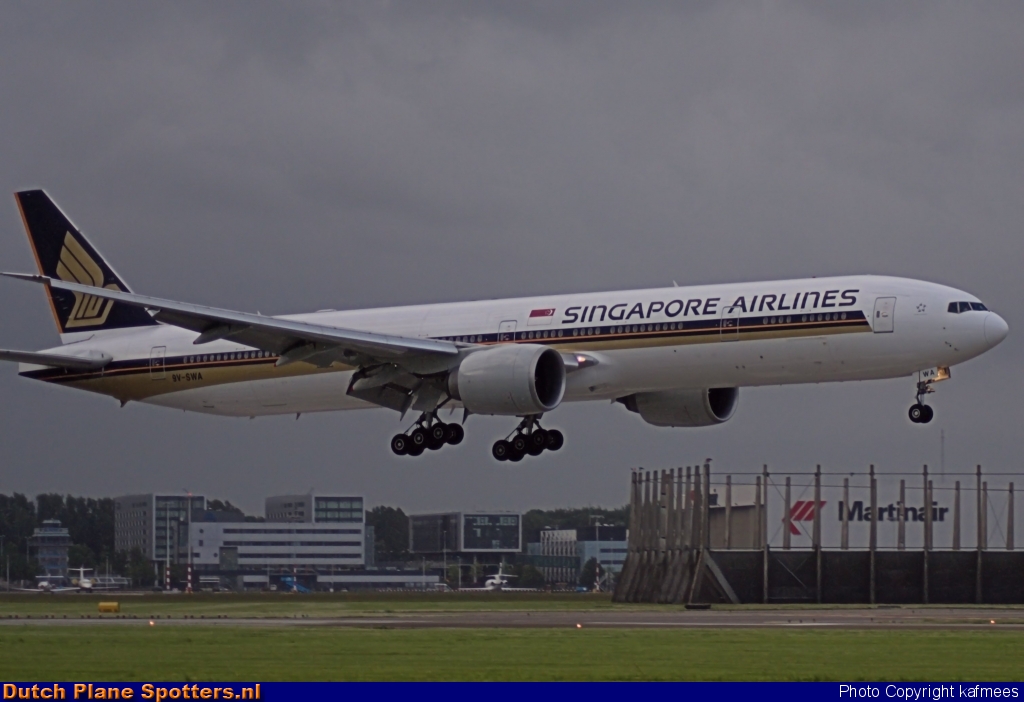 9V-SWA Boeing 777-300 Singapore Airlines by Peter Veerman