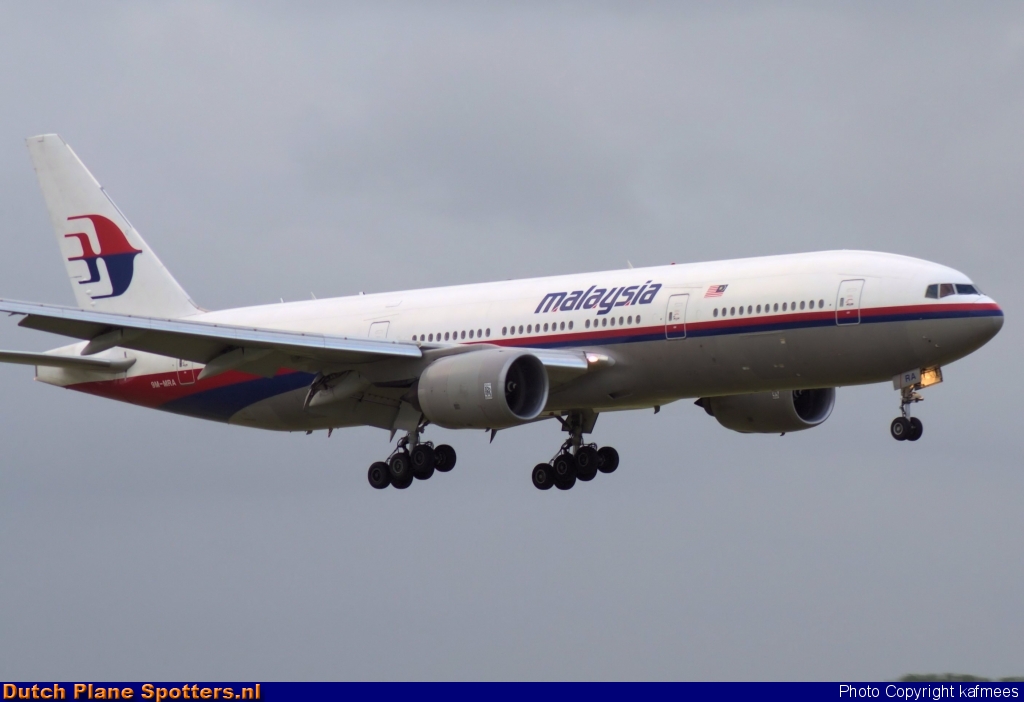 9M-MRA Boeing 777-200 Malaysia Airlines by Peter Veerman