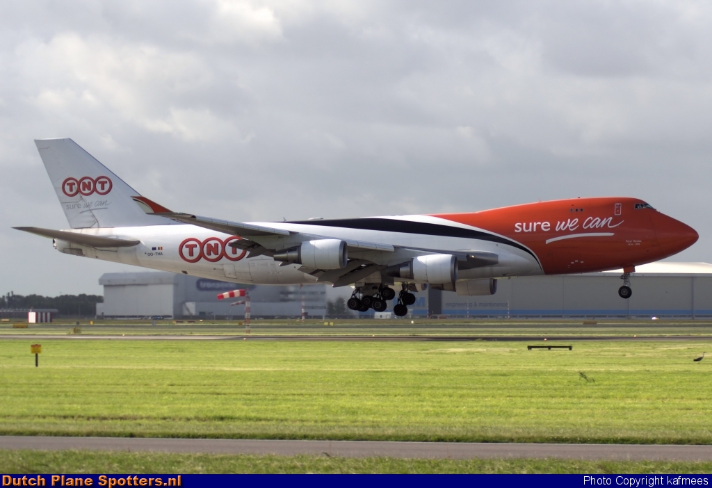 OO-THA Boeing 747-400 TNT Airways by Peter Veerman