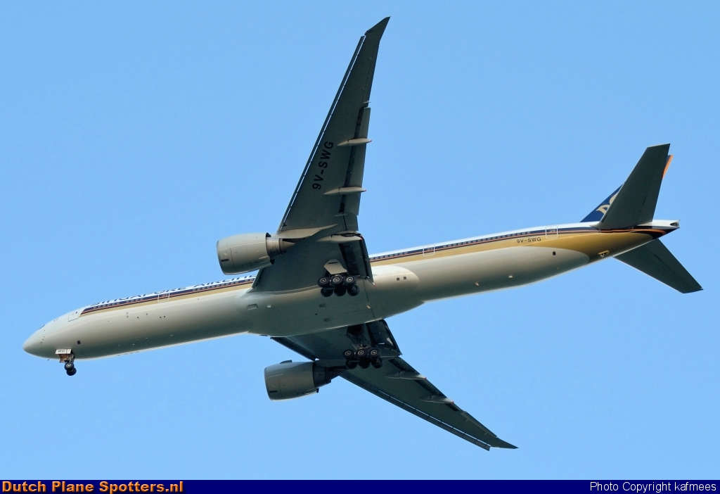 9V-SWG Boeing 777-300 Singapore Airlines by Peter Veerman