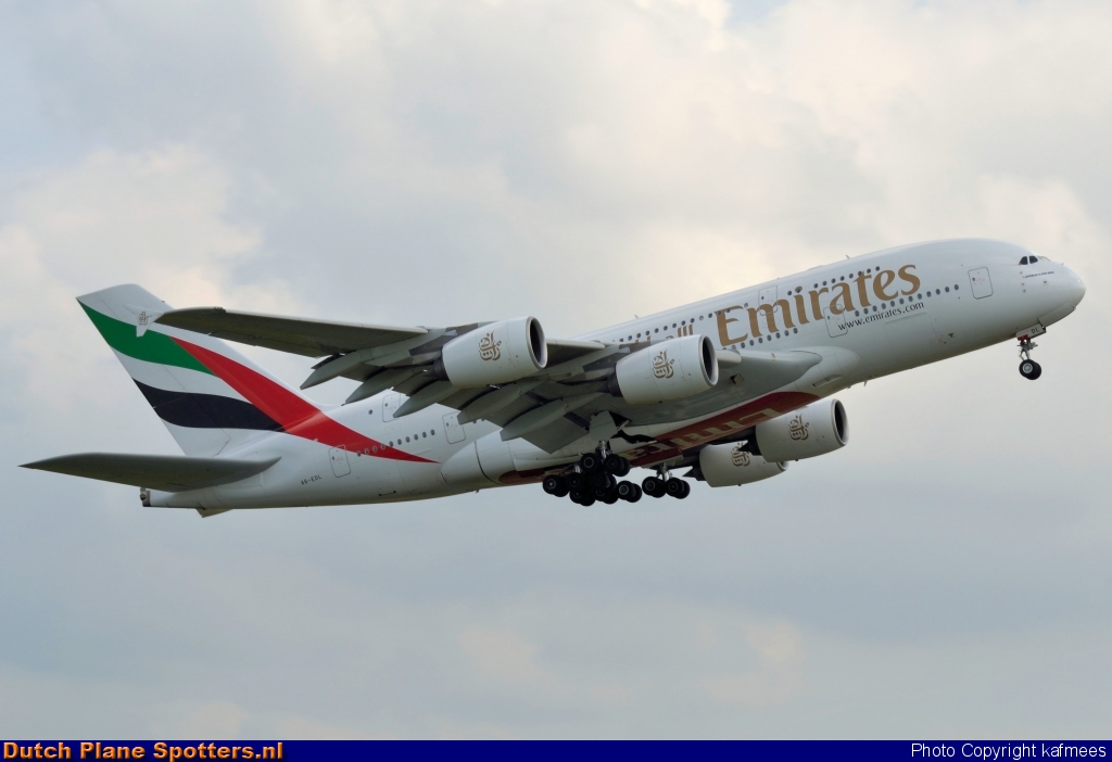 A6-EDL Airbus A380-800 Emirates by Peter Veerman