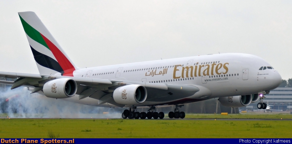 A6-EDV Airbus A380-800 Emirates by Peter Veerman