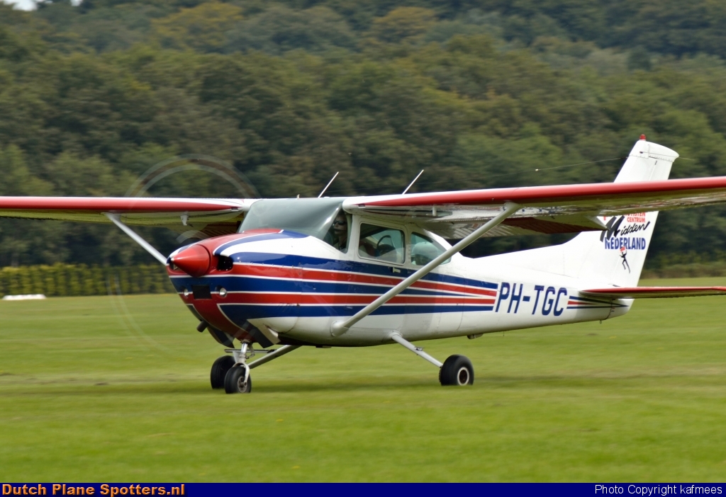 PH-TGC Cessna 182 Skylane Para Club Midden Nederland by Peter Veerman