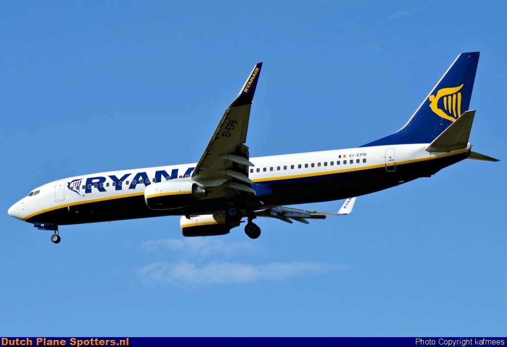 EI-EPB Boeing 737-800 Ryanair by Peter Veerman