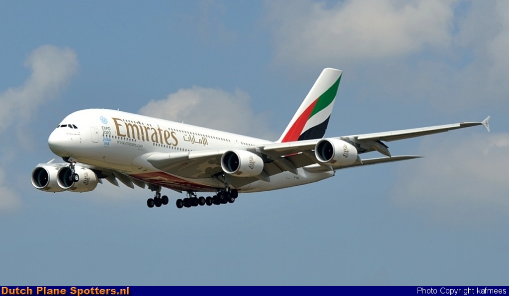 A6-EEW Airbus A380-800 Emirates by Peter Veerman
