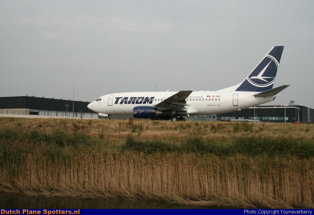 YR-BGI Boeing 737-700 TAROM by Youneverberry