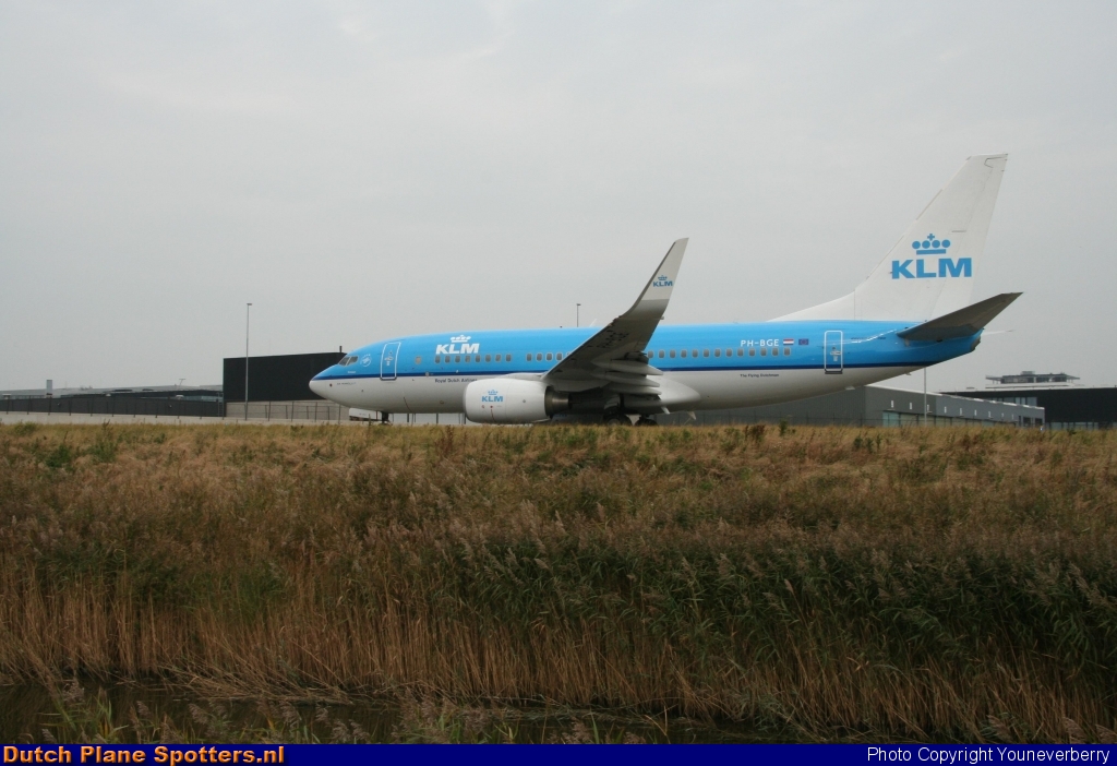 PH-BGE Boeing 737-700 KLM Royal Dutch Airlines by Youneverberry