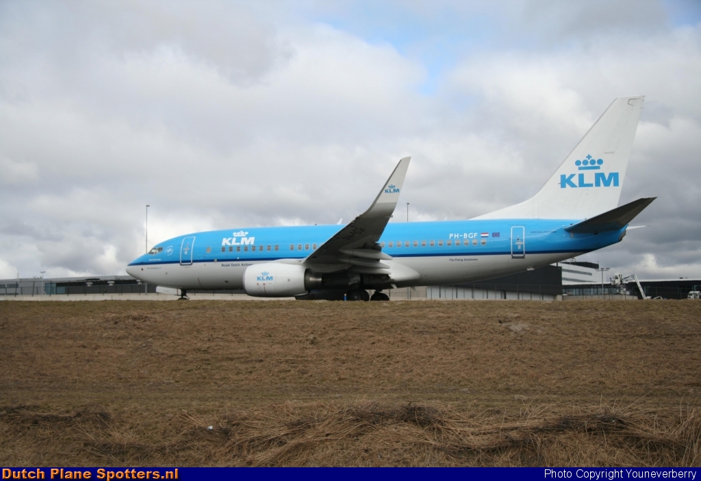 PH-BGF Boeing 737-700 KLM Royal Dutch Airlines by Youneverberry