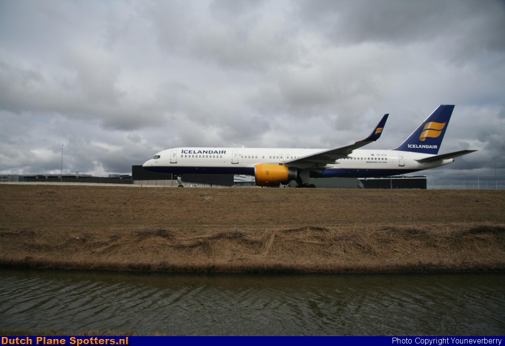 TF-FIV Boeing 757-200 Icelandair by Youneverberry