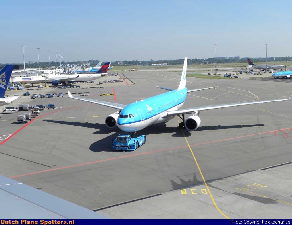 PH-AOA Airbus A330-200 KLM Royal Dutch Airlines by dickbonarius