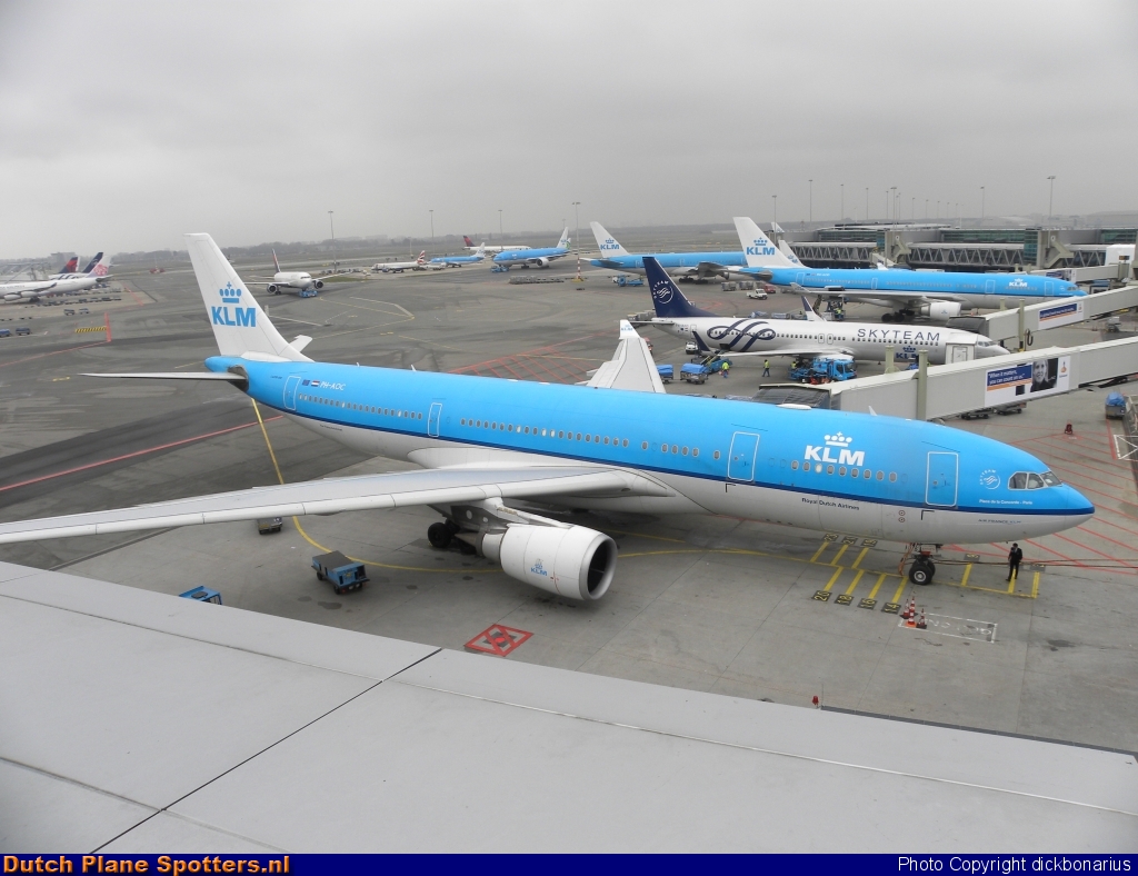 PH-AOC Airbus A330-200 KLM Royal Dutch Airlines by dickbonarius