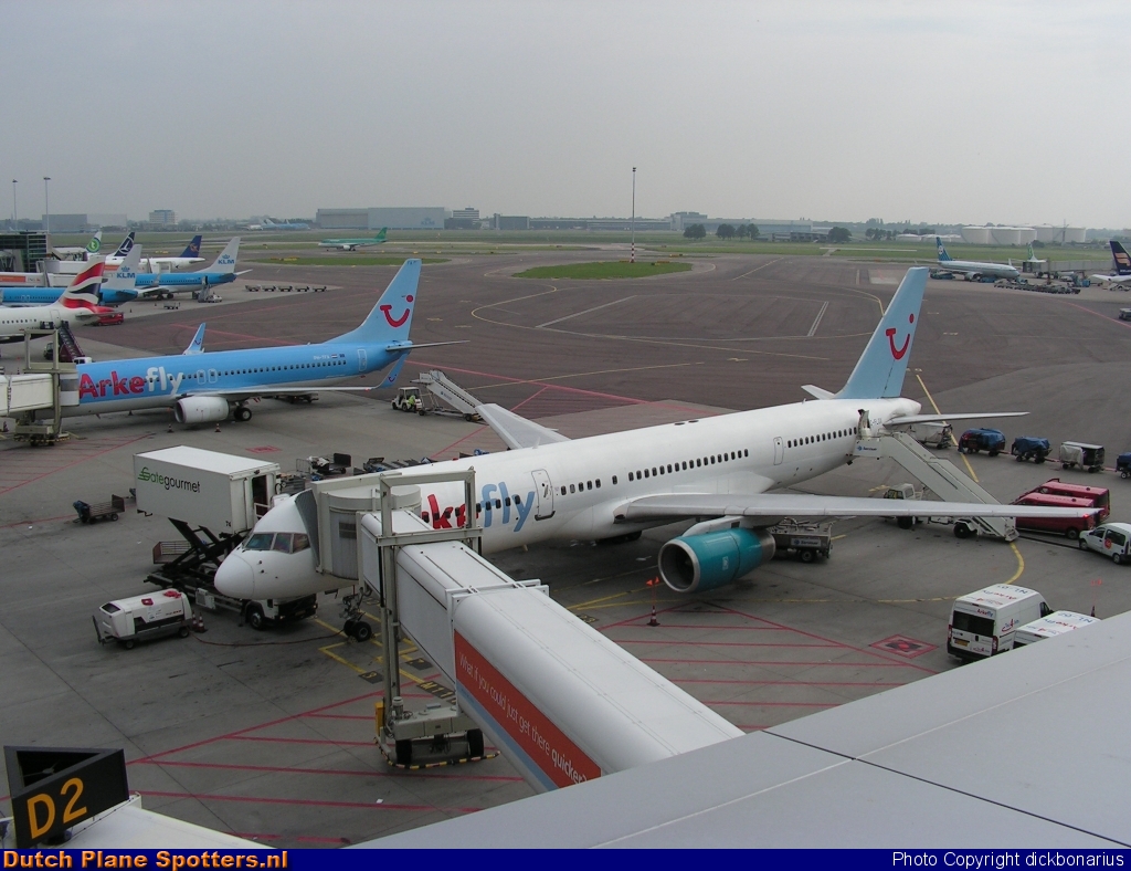 C-FLOX Boeing 757-200 ArkeFly by dickbonarius