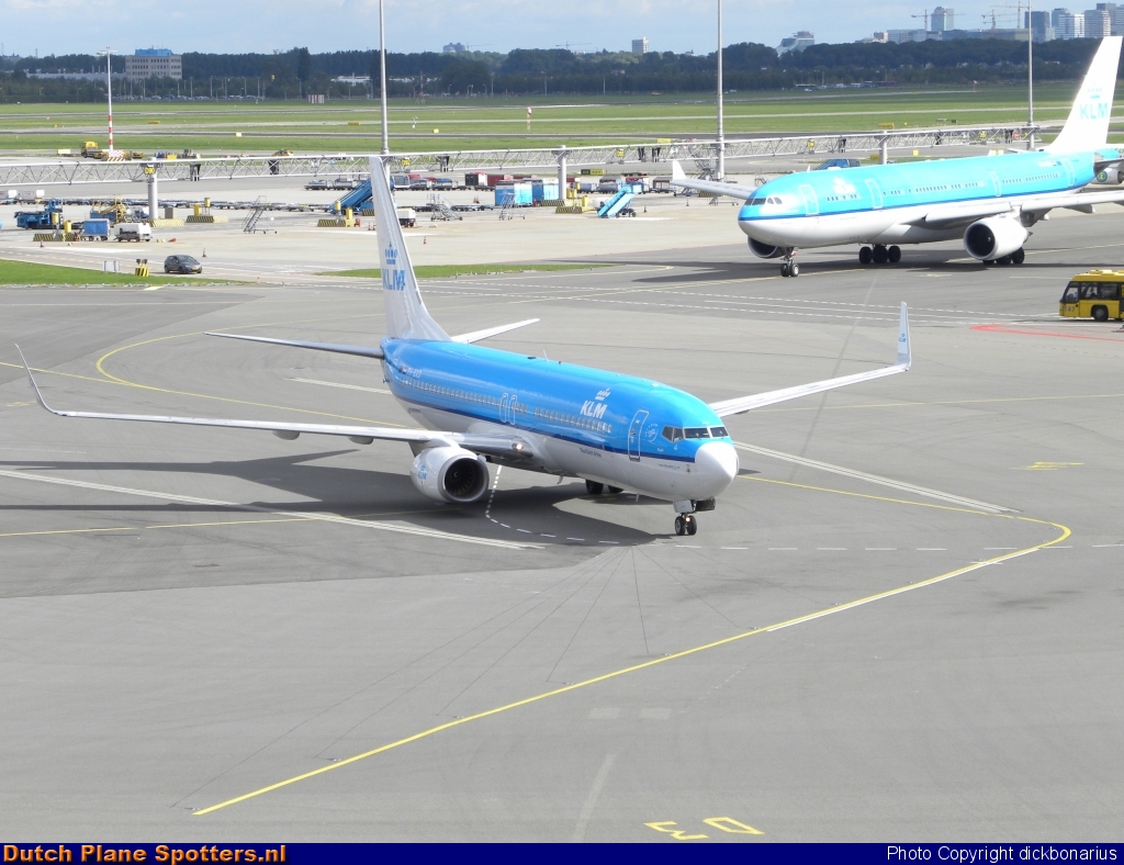 PH-BXD Boeing 737-800 KLM Royal Dutch Airlines by dickbonarius