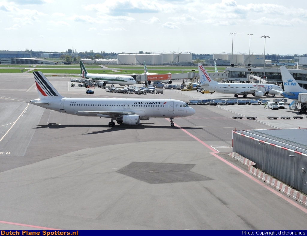 F-GKXR Airbus A320 Air France by dickbonarius