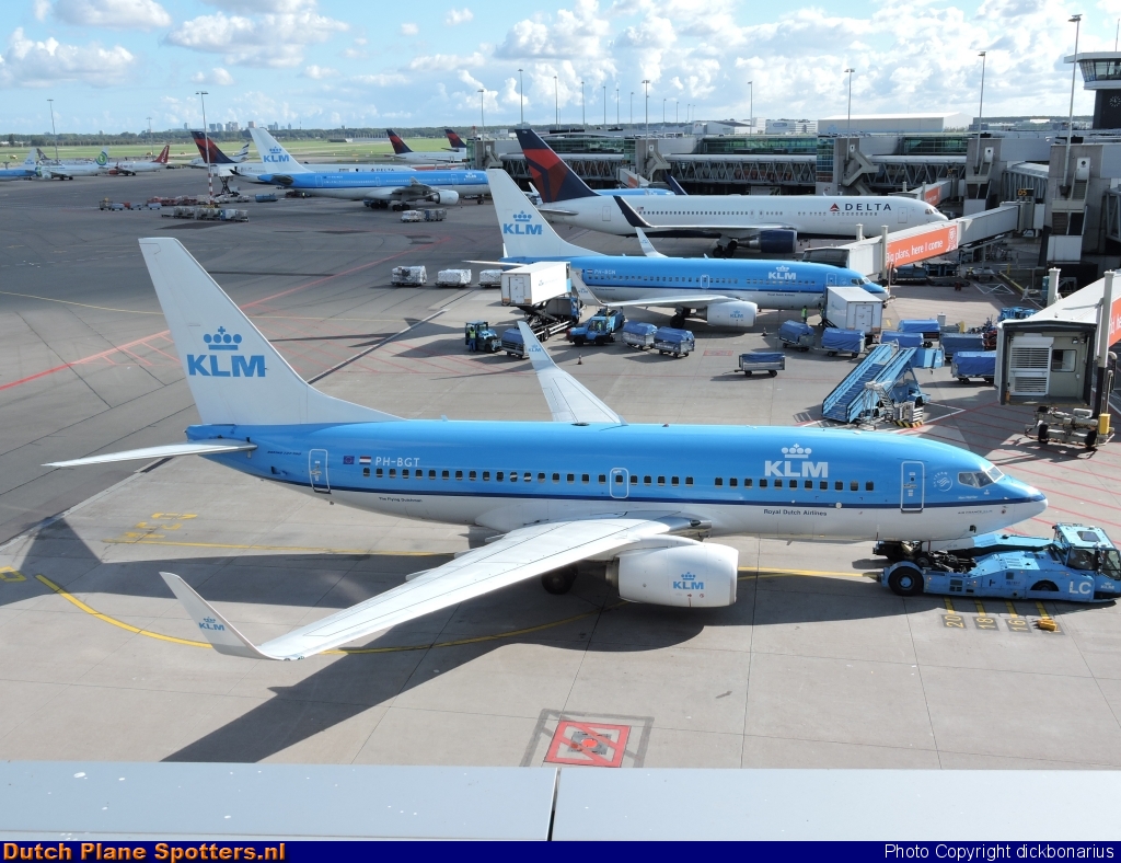 PH-BGT Boeing 737-700 KLM Royal Dutch Airlines by dickbonarius