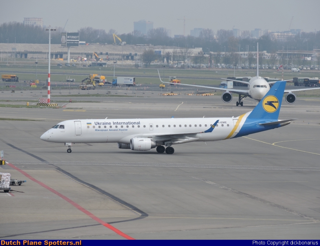 UR-EME Embraer 195 Ukraine International Airlines by dickbonarius
