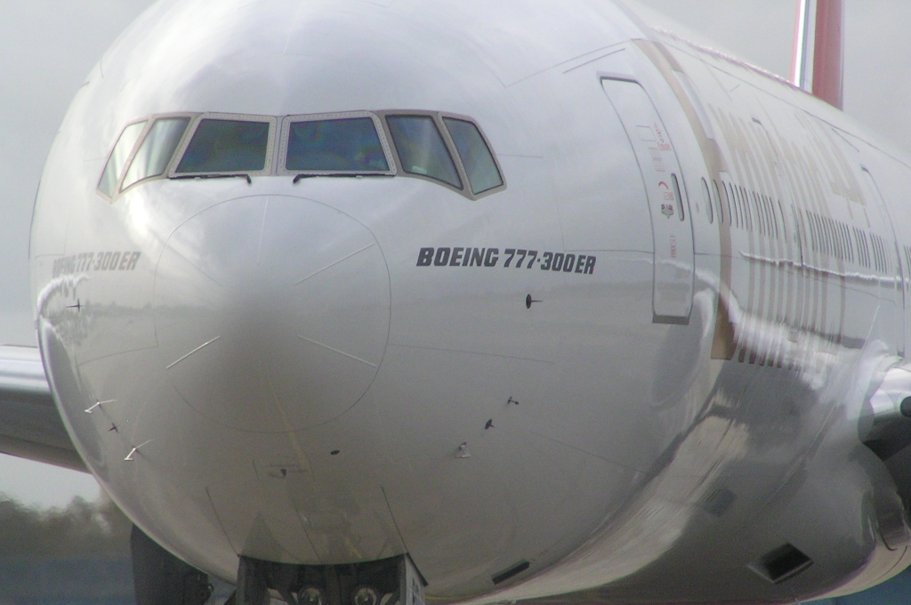 A6-EBR Boeing 777-300 Emirates by jeremy