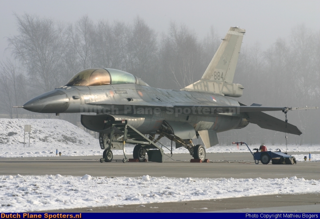 J-884 General Dynamics F-16 Fighting Falcon MIL - Dutch Royal Air Force by Mathieu Bogers