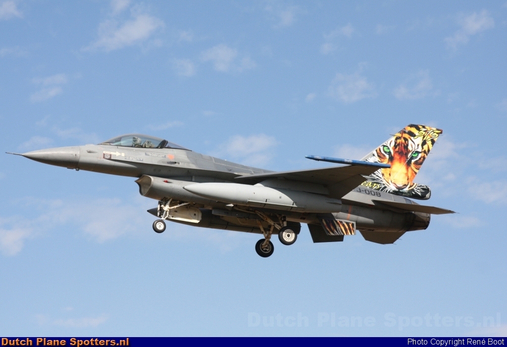 J-008 General Dynamics F-16 Fighting Falcon MIL - Dutch Royal Air Force by René Boot