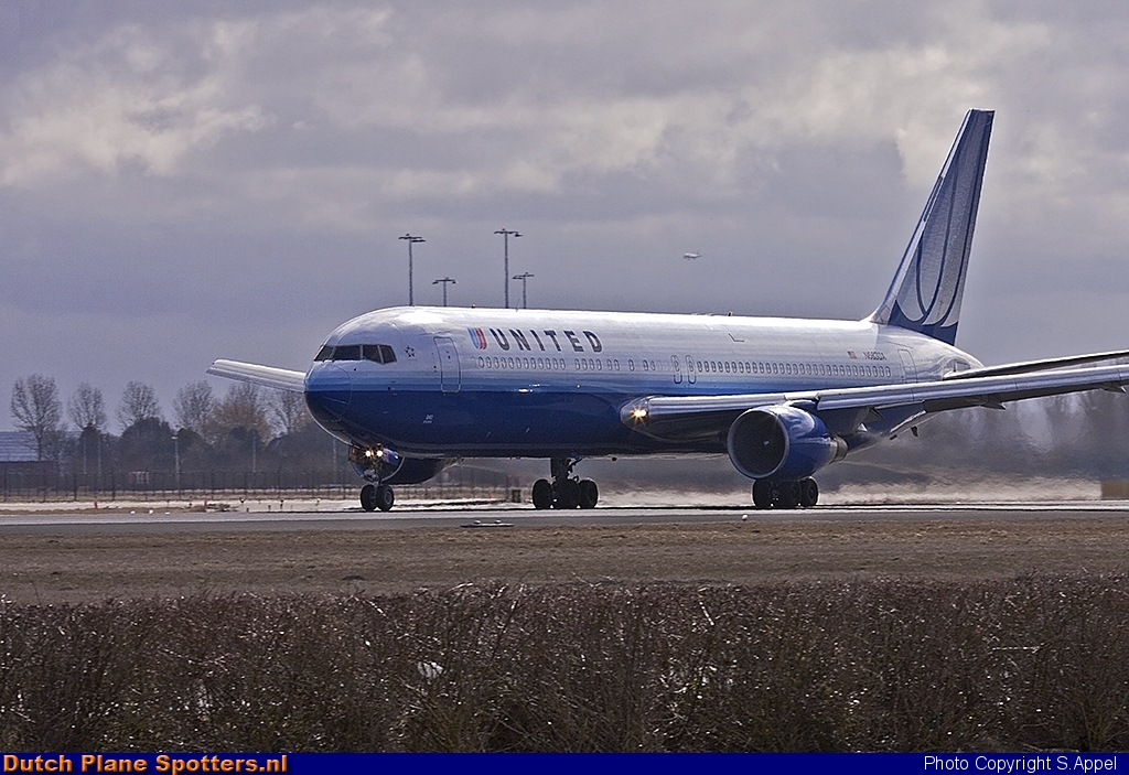 N663UA Boeing 767-300 United Airlines by S.Appel