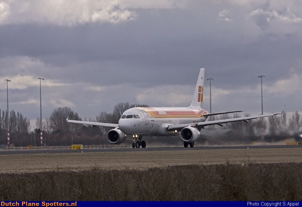 EC-KHJ Airbus A320 Iberia by S.Appel