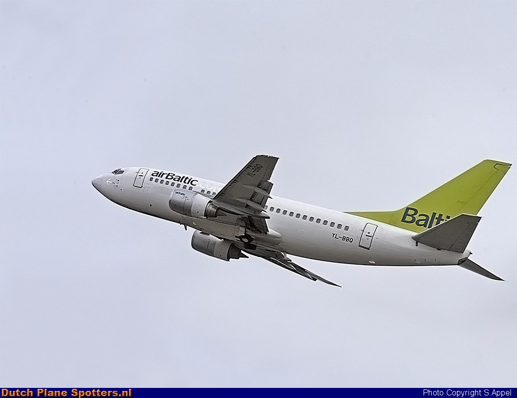 YL-BBQ Boeing 737-500 Air Baltic by S.Appel