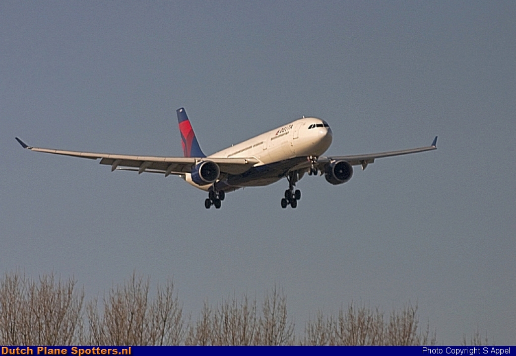 N803NW Airbus A330-300 Delta Airlines by S.Appel