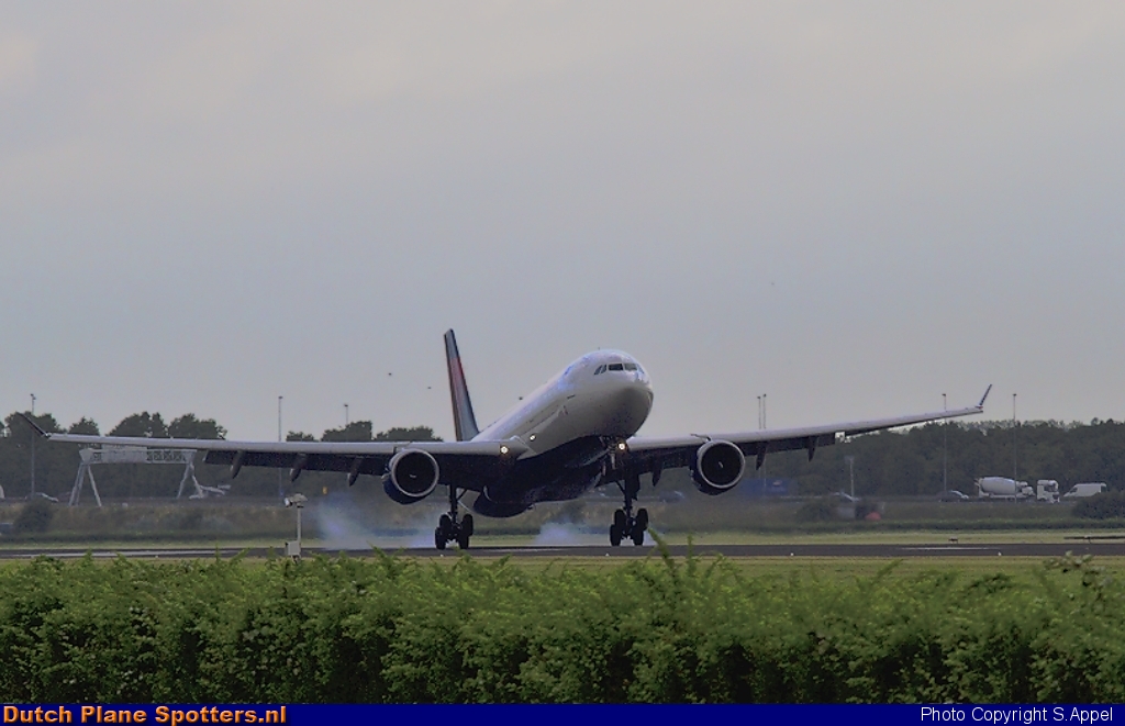 N808NW Airbus A330-300 Delta Airlines by S.Appel