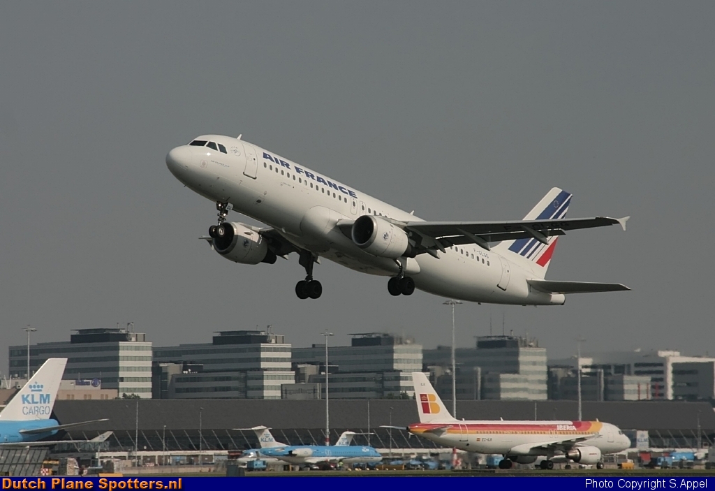 F-GLGG Airbus A330-200 Air France by S.Appel