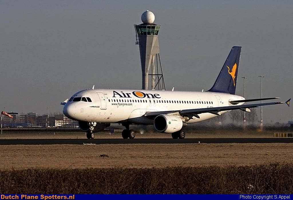 EI-DSY Airbus A320 Air One by S.Appel