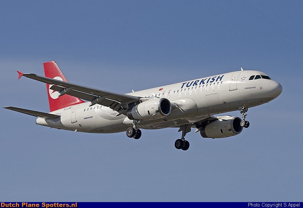 TC-JPE Airbus A320 Turkish Airlines by S.Appel