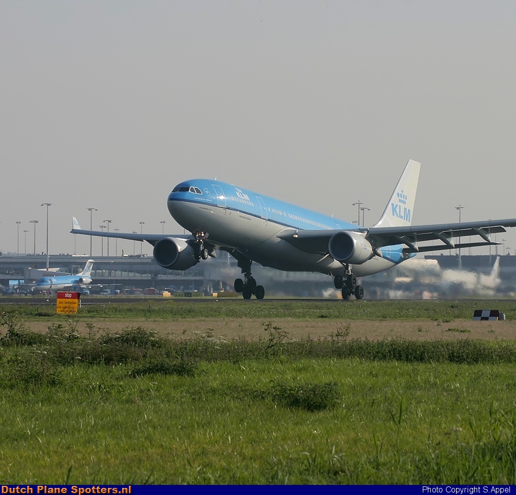 PH-AOL Airbus A330-200 KLM Royal Dutch Airlines by S.Appel