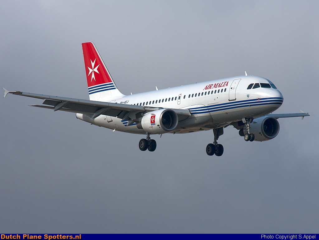 9H-AEJ Airbus A319 Air Malta by S.Appel
