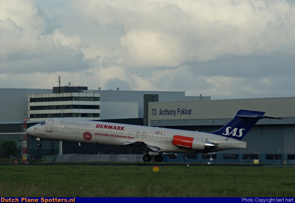 OY-KHU McDonnell Douglas MD-87 SAS Scandinavian Airlines by bert hart