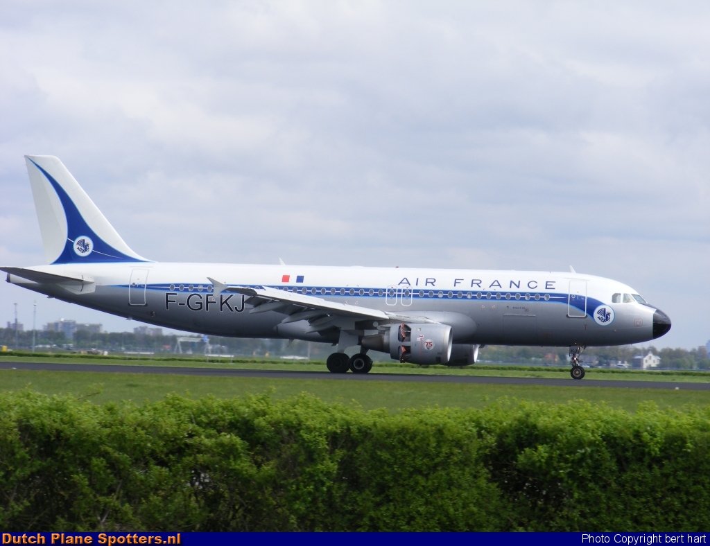 F-GFKJ Airbus A320 Air France by bert hart