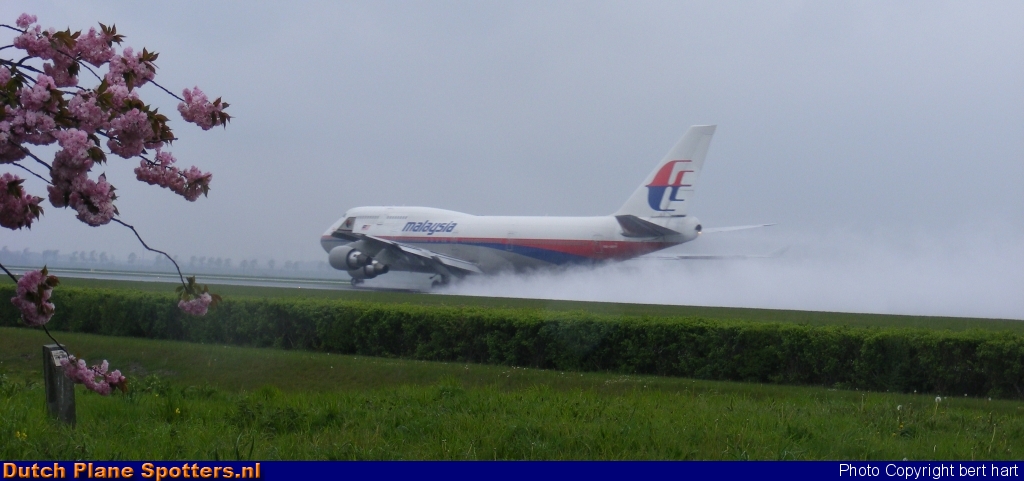 9M-MPP Boeing 747-400 Malaysia Airlines by bert hart