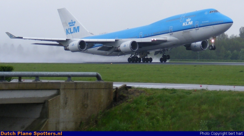 PH-BFR Boeing 747-400 KLM Royal Dutch Airlines by bert hart