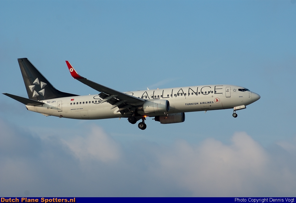 TC-JFI Boeing 737-800 Turkish Airlines by Dennis Vogt
