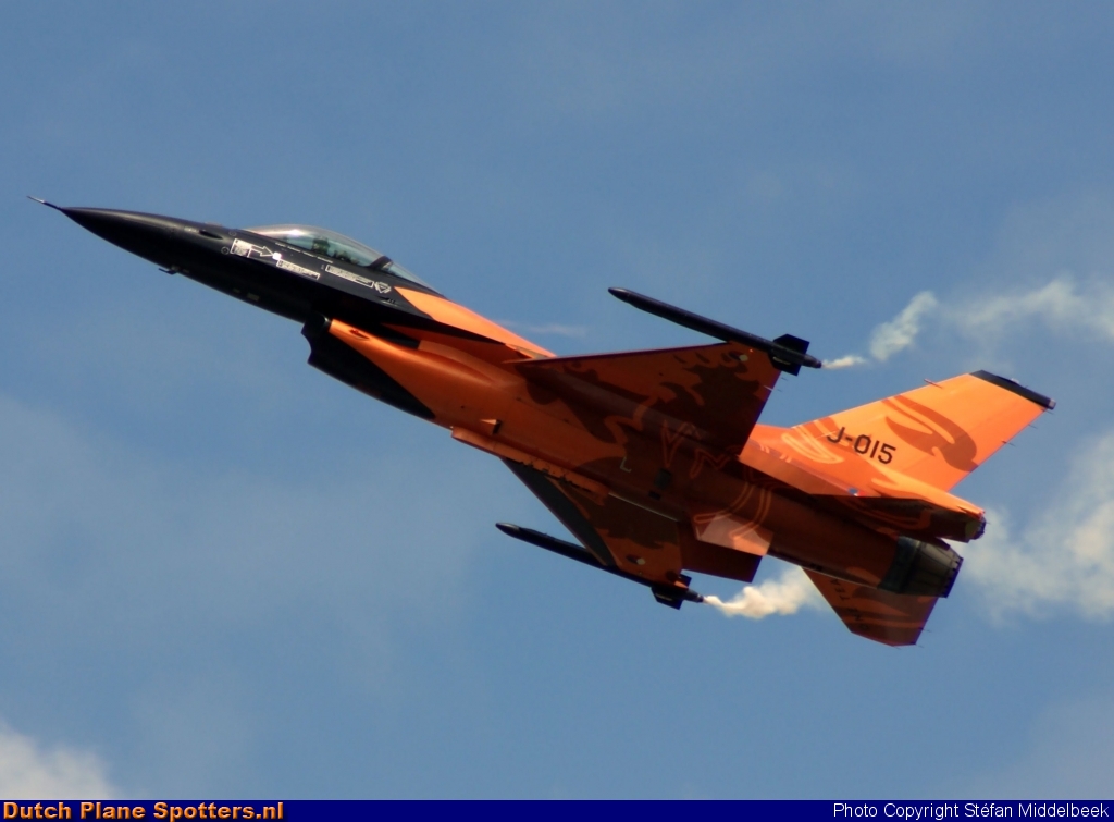 J-015 General Dynamics F-16 Fighting Falcon MIL - Dutch Royal Air Force by Stefan Middelbeek